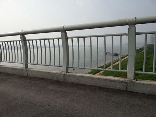 防撞栏杆