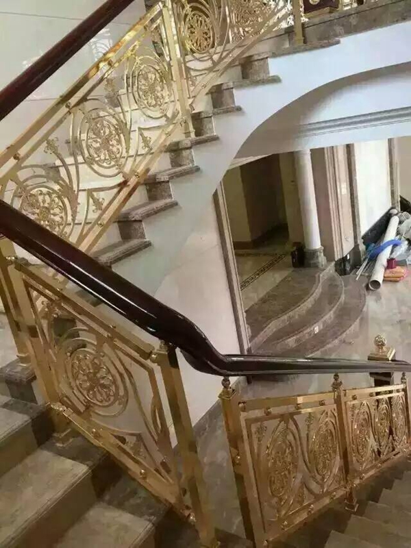 精雕栏杆